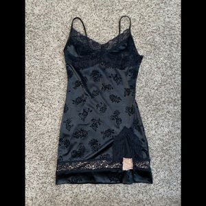 Motel Coti Bodycon Dress in Black Rose Flock With Lace